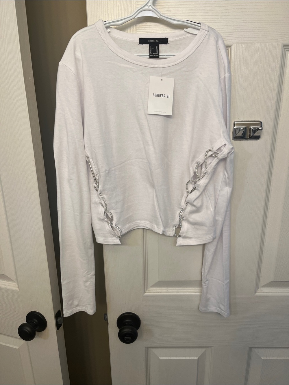 Forever 21 White Long-Sleeve Sequim Lace-Up Crop Top size M NWT